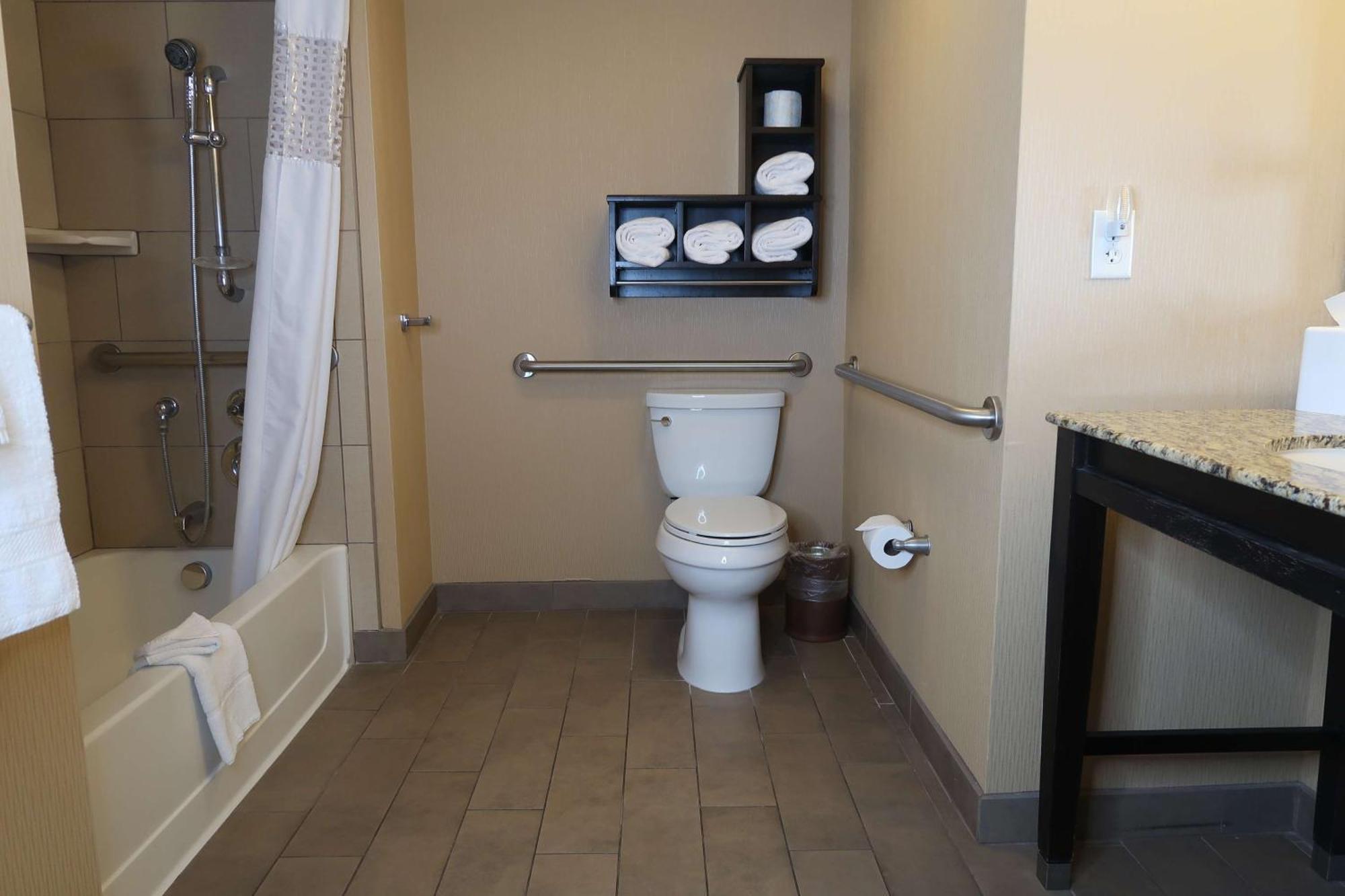 Hampton Inn & Suites סלינס מראה חיצוני תמונה