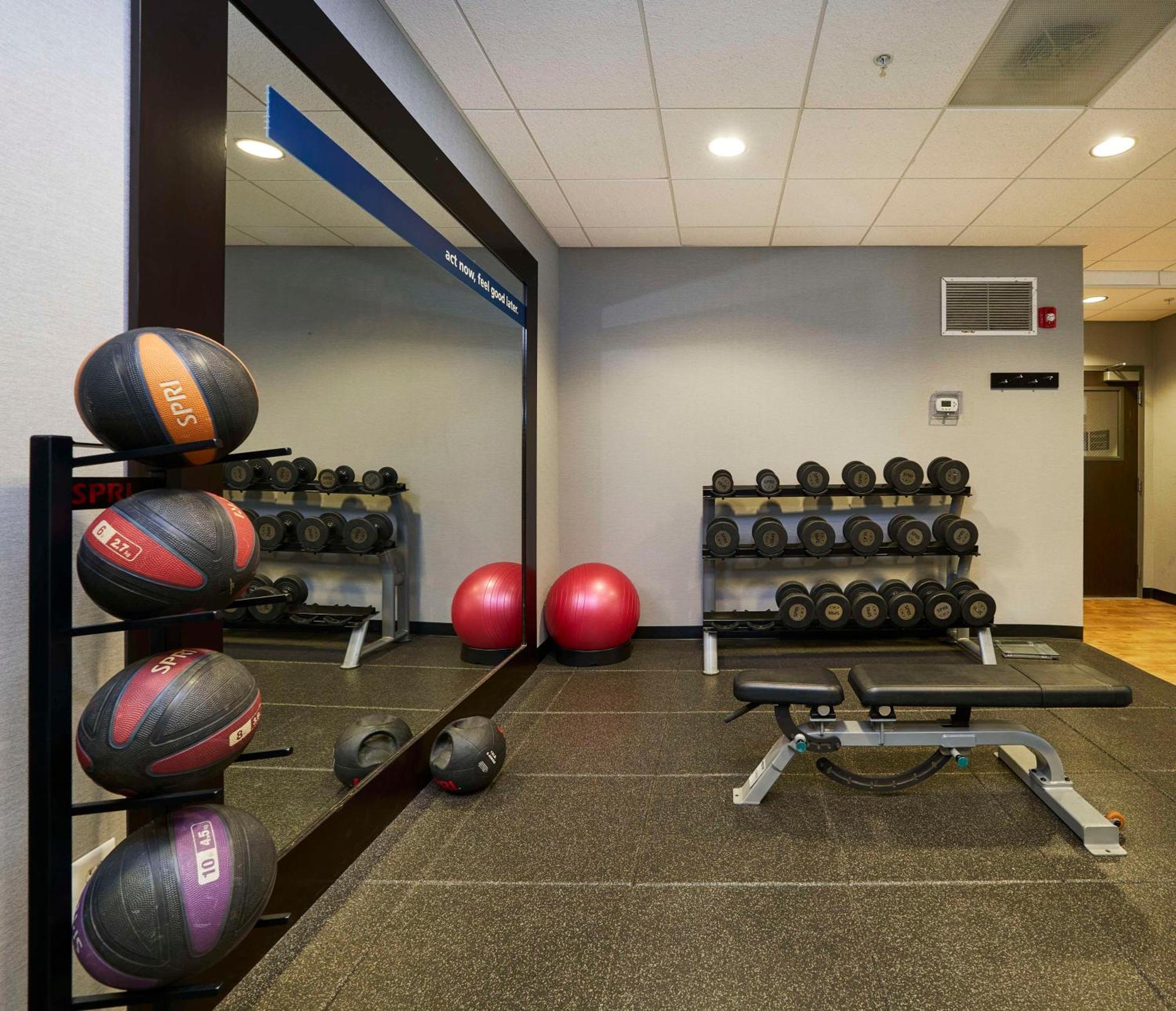 Hampton Inn & Suites סלינס מראה חיצוני תמונה